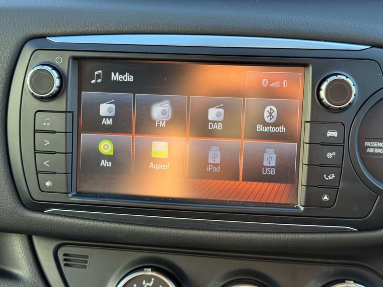 2017 Toyota Yaris 1.3 Yaris Design VVT-i 5dr - NATIONAL DELIVERY* Hatchback Petrol Manual