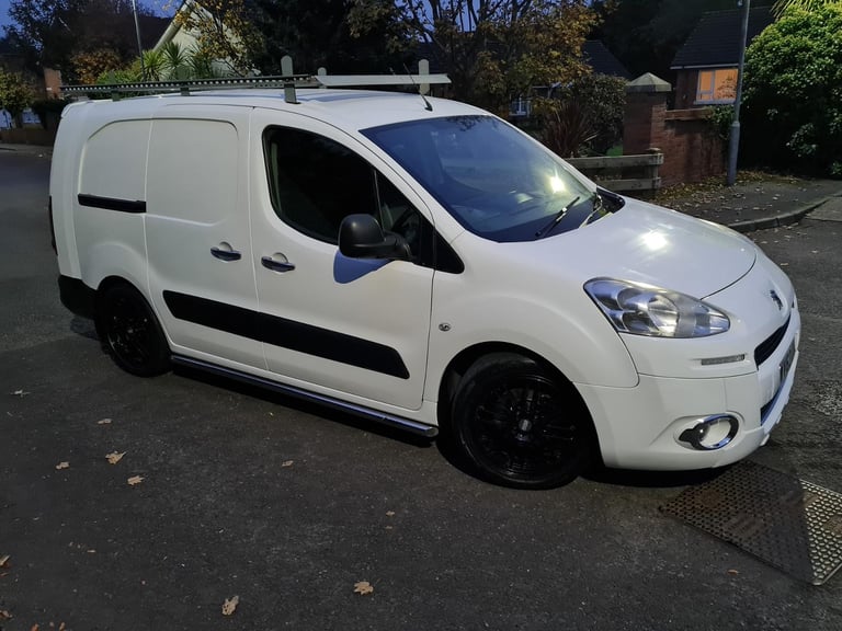 Factory Crew Van  Long Wheel Base Twin Side Loading Doors 2013 Peugeot Partner Professional HDI