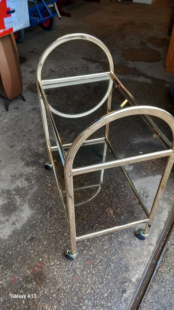 SERVING TROLLEY 