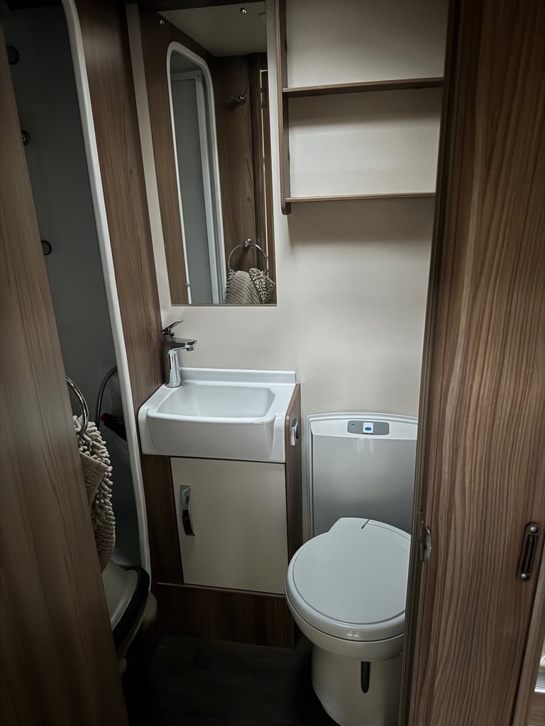 2022 Swift Major 6TD Touring Caravan and Awning