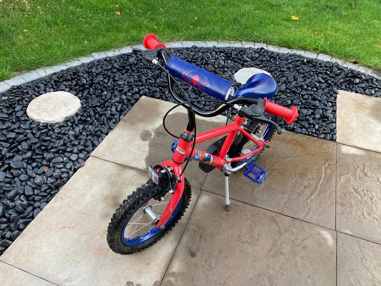 SPIDER-MAN BIKE FOR 4 to 7 year old. GOOD COND. GREAT CHRISTMAS PRESENT