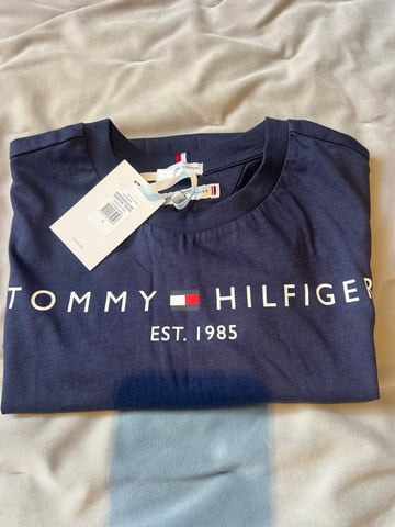 Navy Tommy Hilfiger tee shirt / tshirt, men's / boy's branded