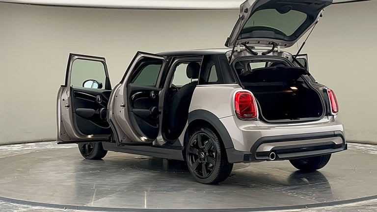 2024 MINI Hatch 5-Door Hatch Cooper Classic Hatchback Petrol Automatic
