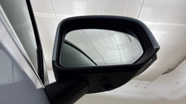 2025 Volvo XC40 2.0 B3P Ultra Dark 5dr Auto ESTATE PETROL Automatic