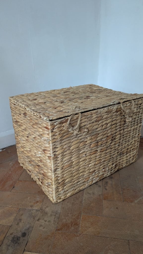 Storage wicker basket 