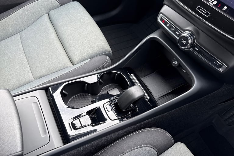 2023 Volvo XC40 2.0 B3 MHEV Plus DCT Auto Euro 6 (s/s) 5dr SUV PETROL Automatic