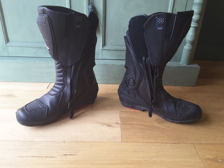 RST MOTORCYLE BOOTS