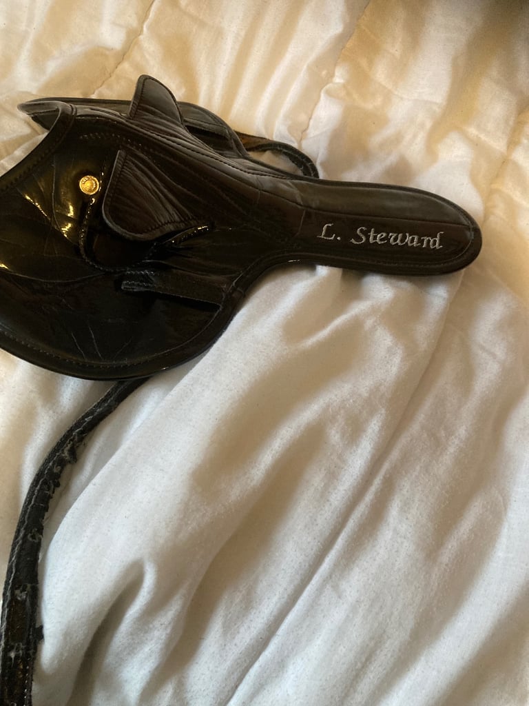 Italian lightweight horse racing saddle 
