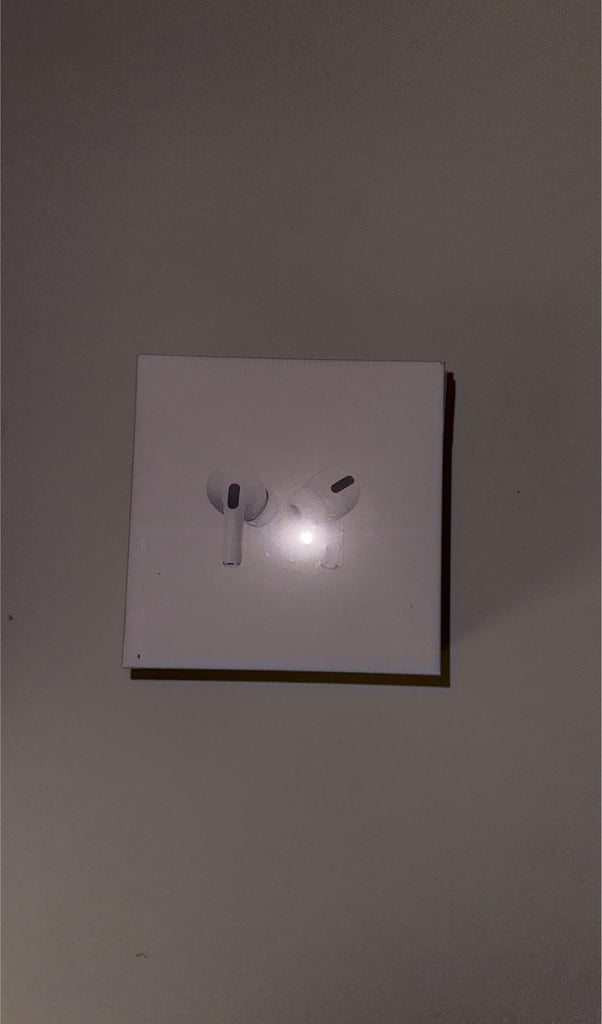 Apple Airpods Pro (2nd Gen) with Magsafe charging case - White