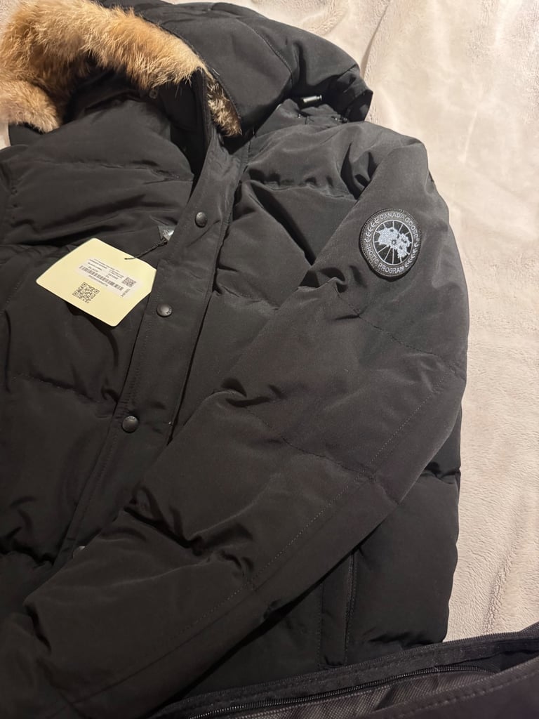 canada goose black badge with fur