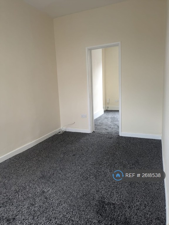 1 bedroom flat in Belper Road, Nottingham, NG7 (1 bed) (#2618538)