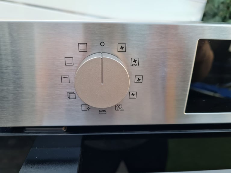 Samsung Serie4 Dual Cook Flex single electric oven built-in, Pyrolytic brand new,stainless Steel 