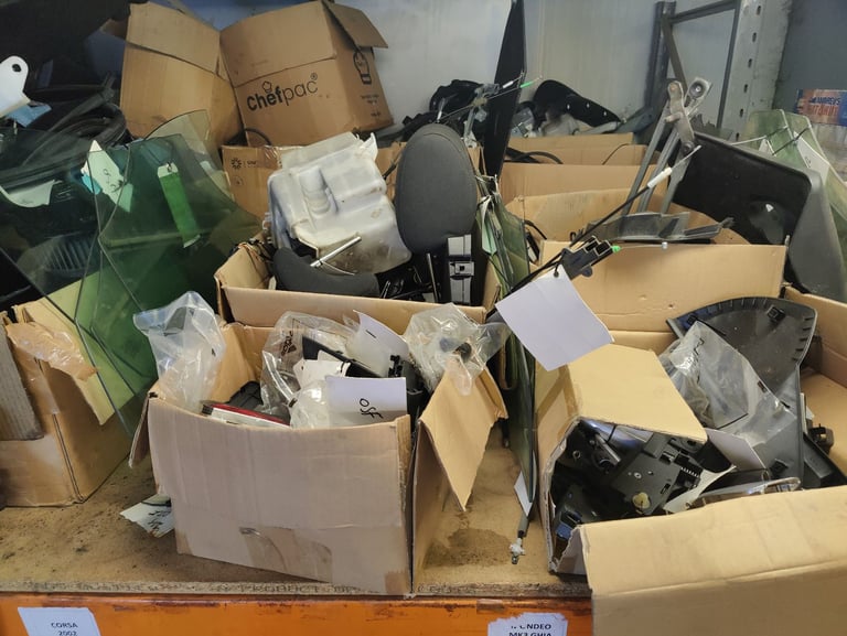 JOBLOT OF USED CAR PARTS LOGHTS MIRRORS SWITCHES