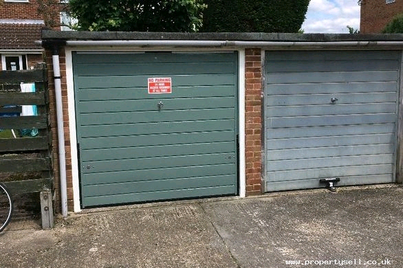 Garage to rent in Stratford Upon Avon