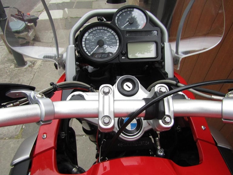 BMW R 1200GS* MILES 10.850*LUGGAGE * FULL SERVICE HISTORY* FANTASTIC CONDITION .