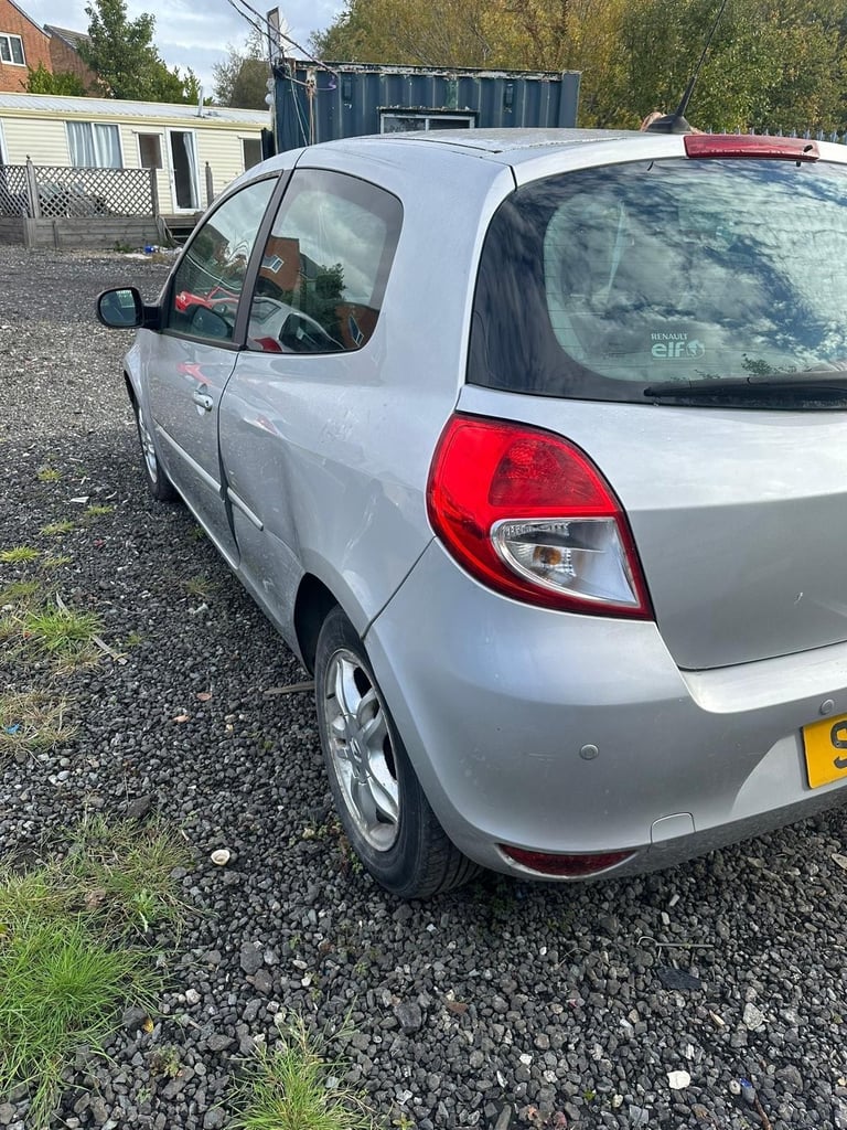 2012 Renault Clio dynamics tom tom