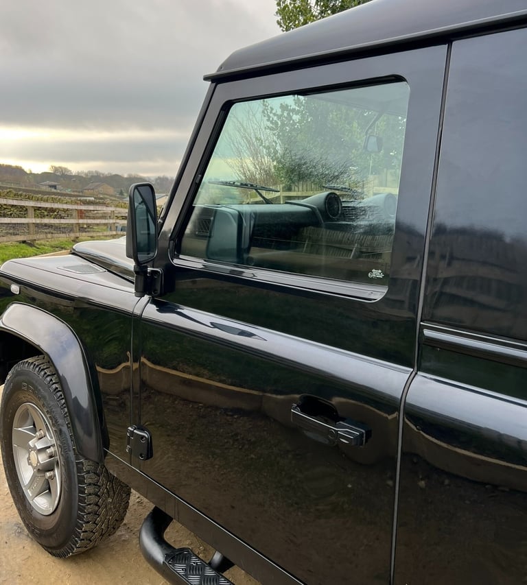2011 - 61 Land Rover Defender 90 2.2 TDCi XS 4WD SWB Euro 5 WINDOW VAN Diesel