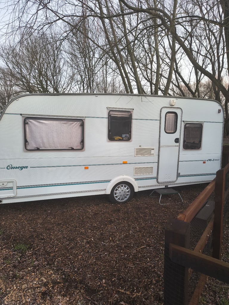 Caravan Omega compass 490-5/with full awning