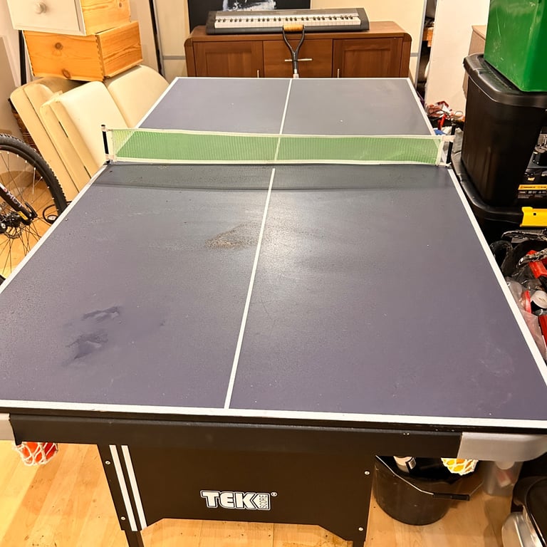 Snooker table/table tennis 