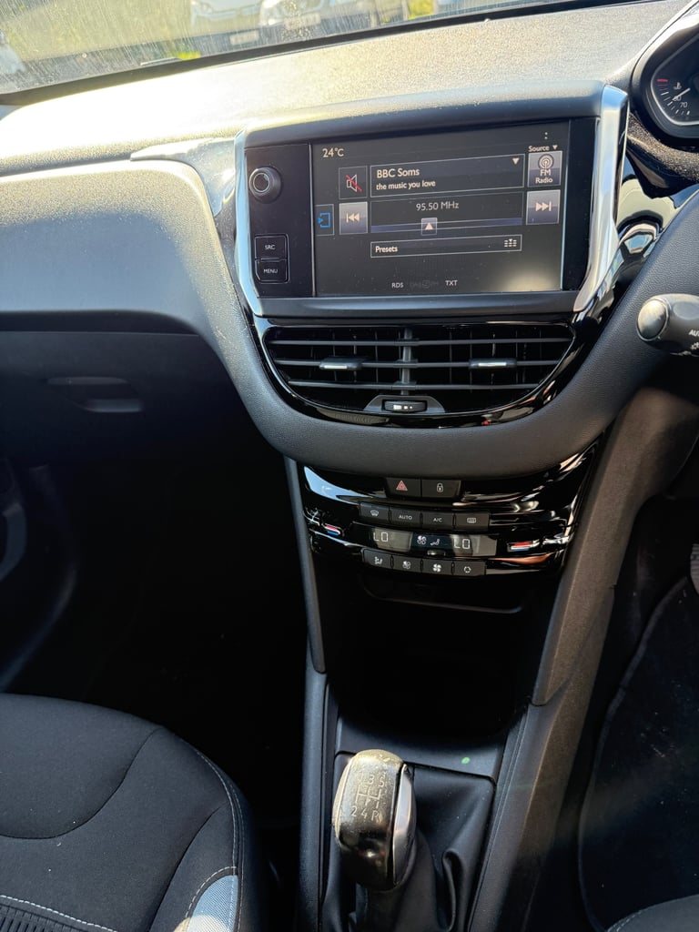 Peugeot, 208, Hatchback, 2015, Manual, 1560 (cc), 5 doors