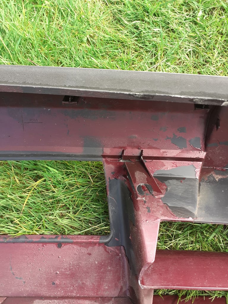 Citroen XM front bumper. Some damage (see pictures)