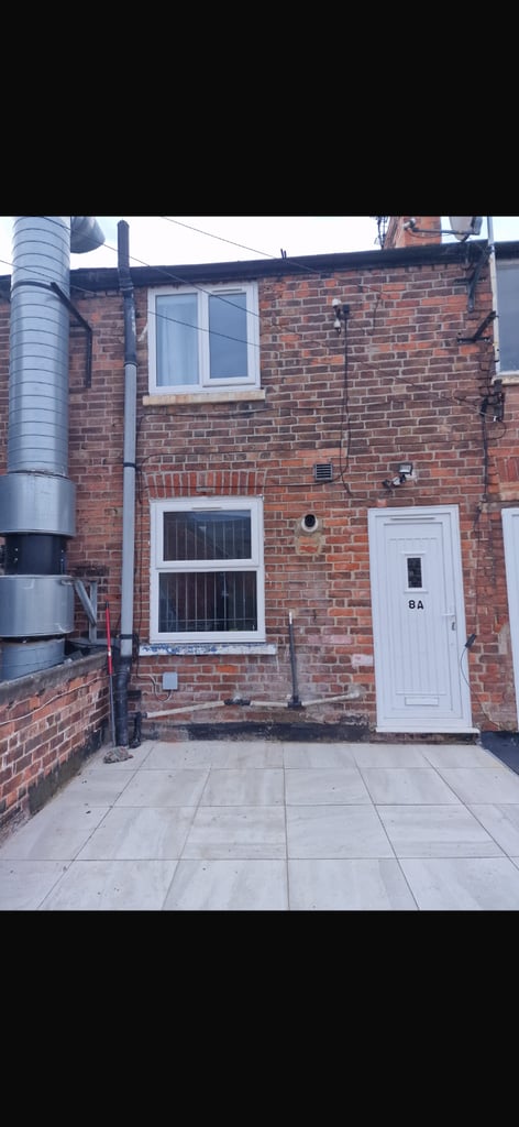 2 bedroom flat NG7 Alferton, 5 mins to city centre! Available Oct 25!