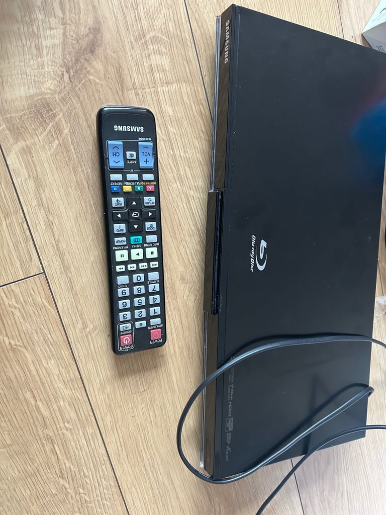 image for Samsung Blu ray player with remote - also plays dvds