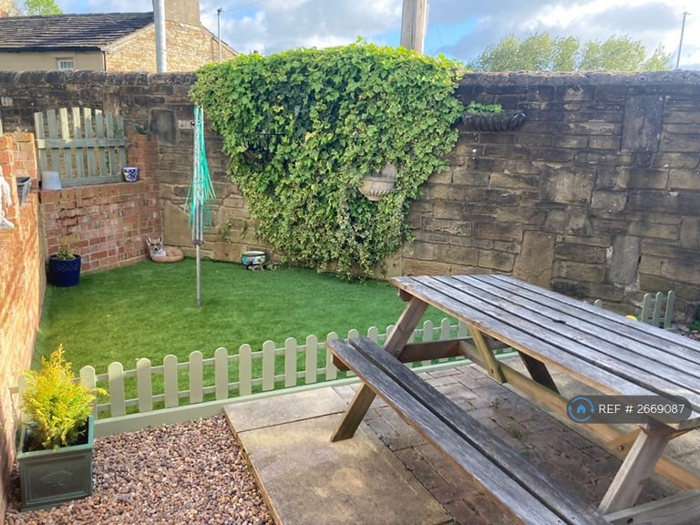 2 bedroom house in The Smithy, Gomersal, Cleckheaton, BD19 (2 bed) (#2669087)