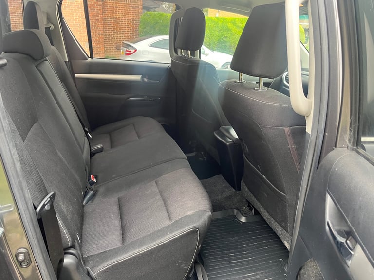 TOYOTA HILUX 2020 2.4 DIESEL AUTOMATIC NEW MOT