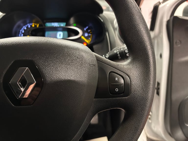 2016 Renault Clio 1.2 16V Play 5dr HATCHBACK Petrol Manual