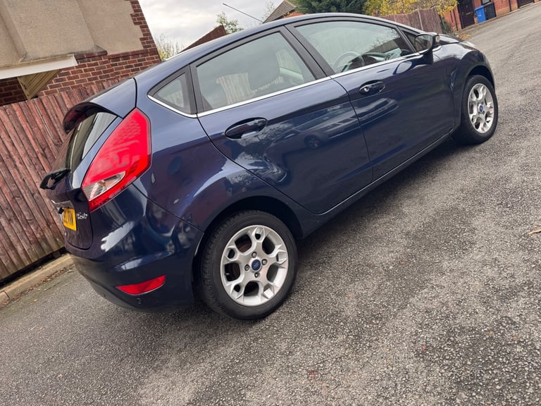 Automatic Ford, FIESTA, Hatchback, 2012, 1388 (cc), 5 doors