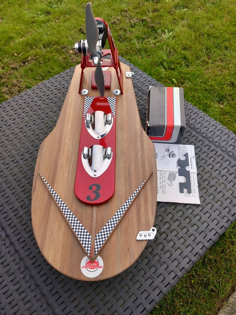 Model Boat. Cox Powered Hydroplane Vintage USA 