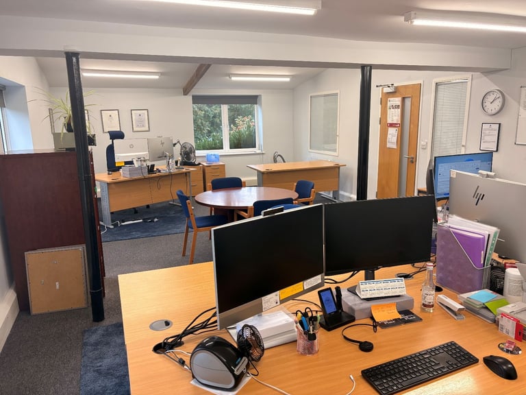 Spacious Room Available – 471 sq. ft Ideal for Wellness, Therapy, or Office Use