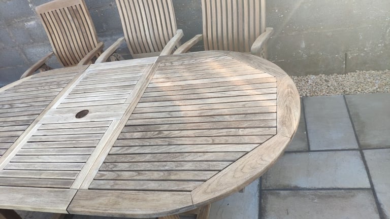 Extendable Winchester Collection Solid Teak  Garden Table & 5 Reclining Chairs & Cushions.