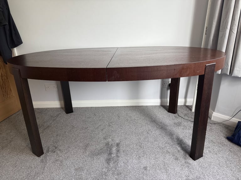 image for Extendable oval dining table