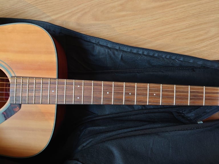 Yamaha FG700MS Solid Top Acoustic guitar with gigbag