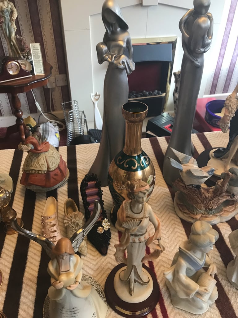 Figurines/ ornaments qty 50