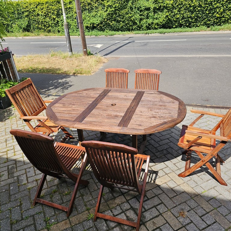 Solid teak Extendable table and x6 chairs 