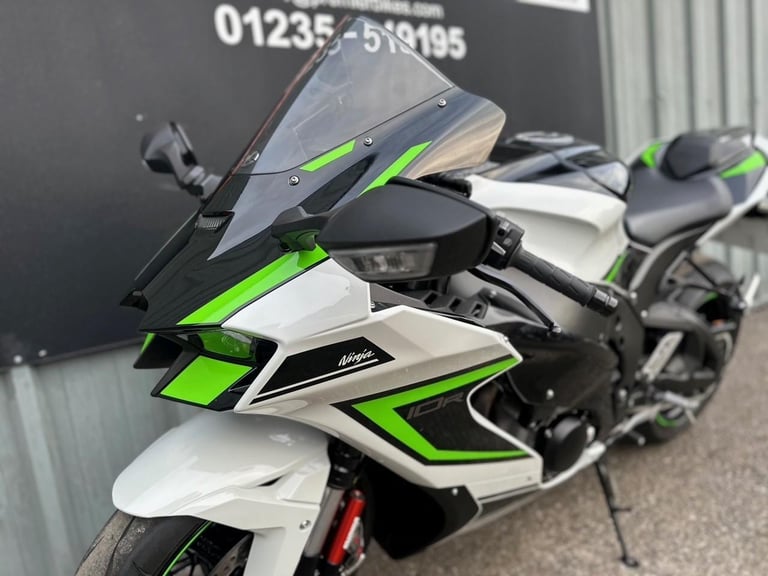 GOREGOUS ONE OWNER 2023/23 KAWASAKI ZX10-R PERFORMANCE MOTORCYCLE