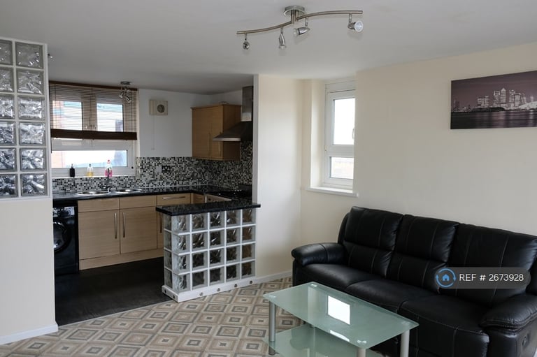 1 bedroom flat in Upton Park, London, E6 (1 bed) (#2673928)
