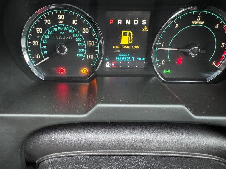 JAGUAR XF 2.2d Luxury Auto Euro 5 (s/s) 4dr 2011