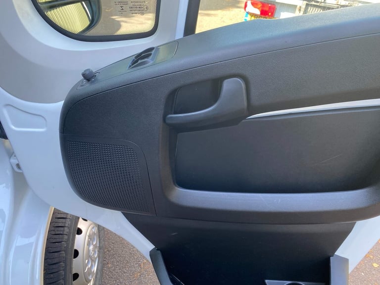 2020 Peugeot Boxer 2.2 BlueHDi 335 Built for Business L4 Euro 6 (s/s) 3dr CHASSIS CAB Diesel Manual