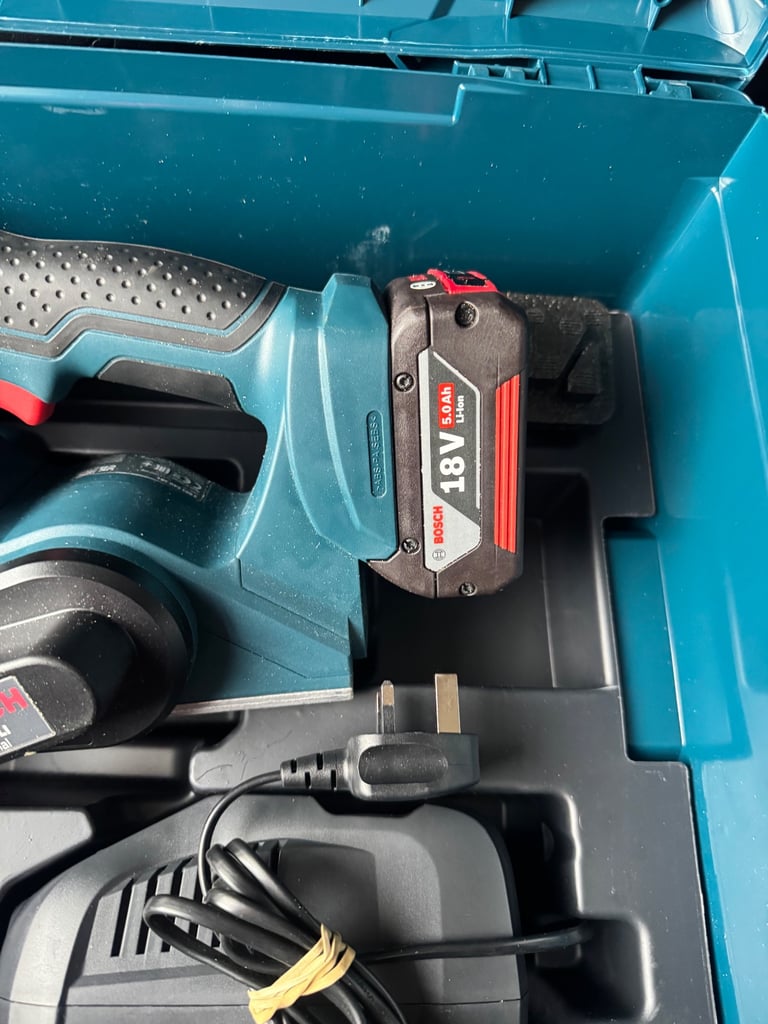 Bosch tools 18v planer set comes with batteries and charger set 