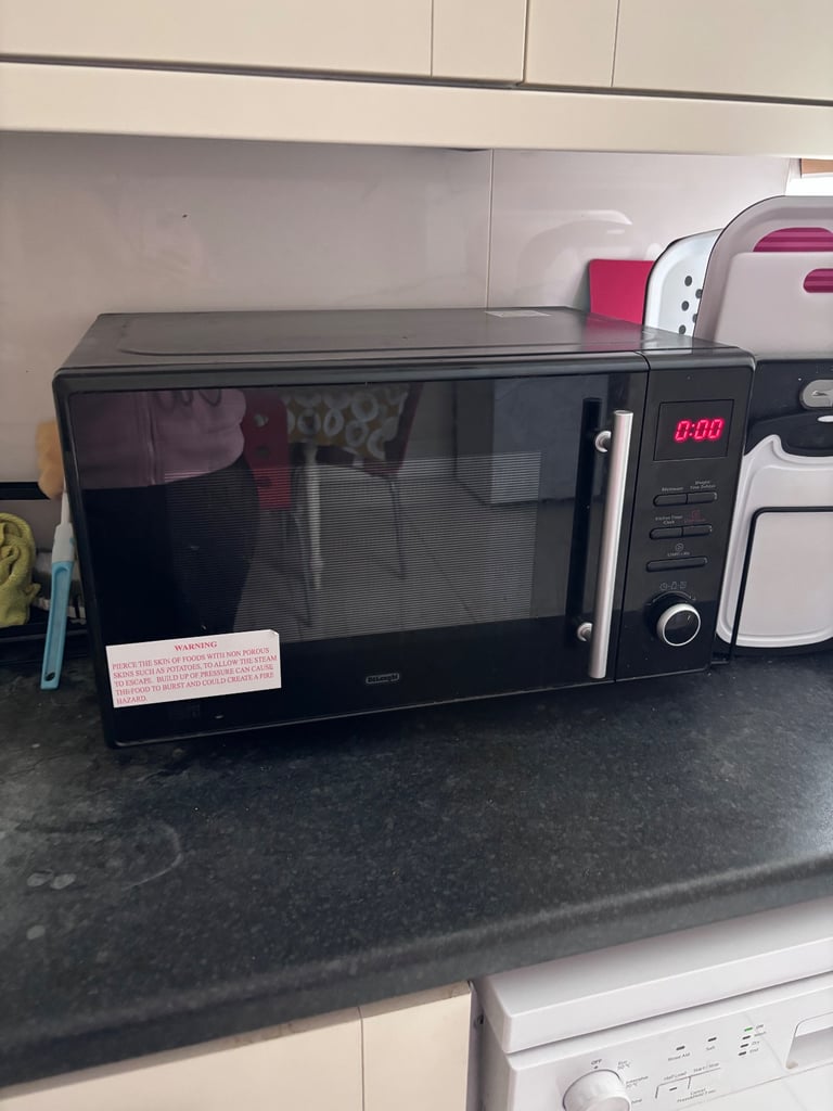 image for De’Longhi AM9 25L 900W Black Microwave – Excellent Working Condition