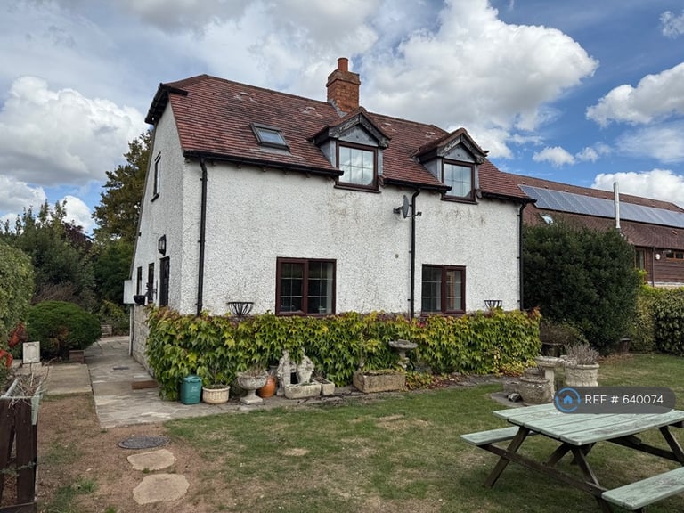 2 bedroom house in Wixford Road, Alcester, B50 (2 bed) (#640074)