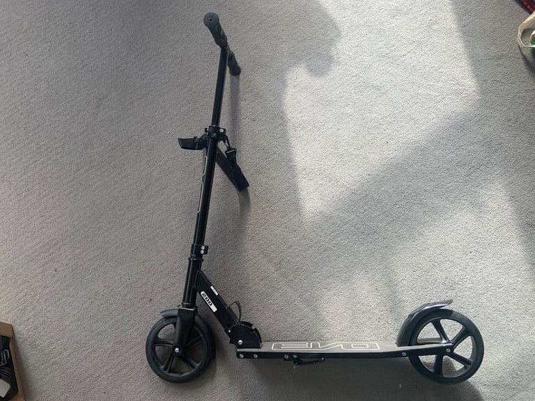 Evo 200 Adult Commuter Folding Scooter Black UNUSED