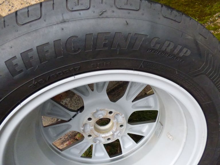 Good Year 215/60 R17 (96H) wheel for Captor Mk2 Iconic 1.3 TCE