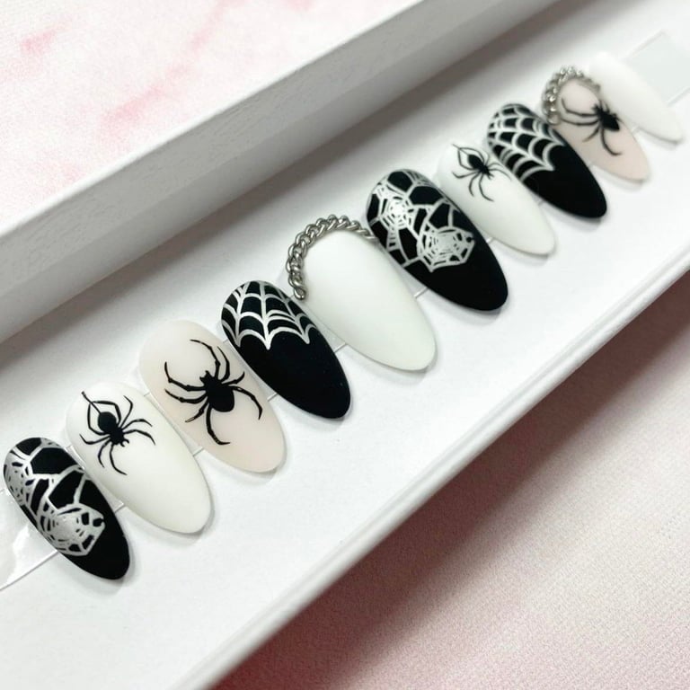 HALLOWEEN PRESS-ON NAILS - CUSTOM, HAND-PAINTED, AFFORDABLE