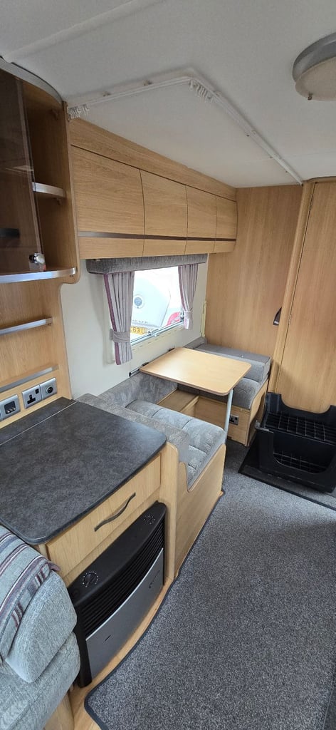 Coachman pastiche 524/4 berth 2011 motor mover fantastic condition large end bathroom
