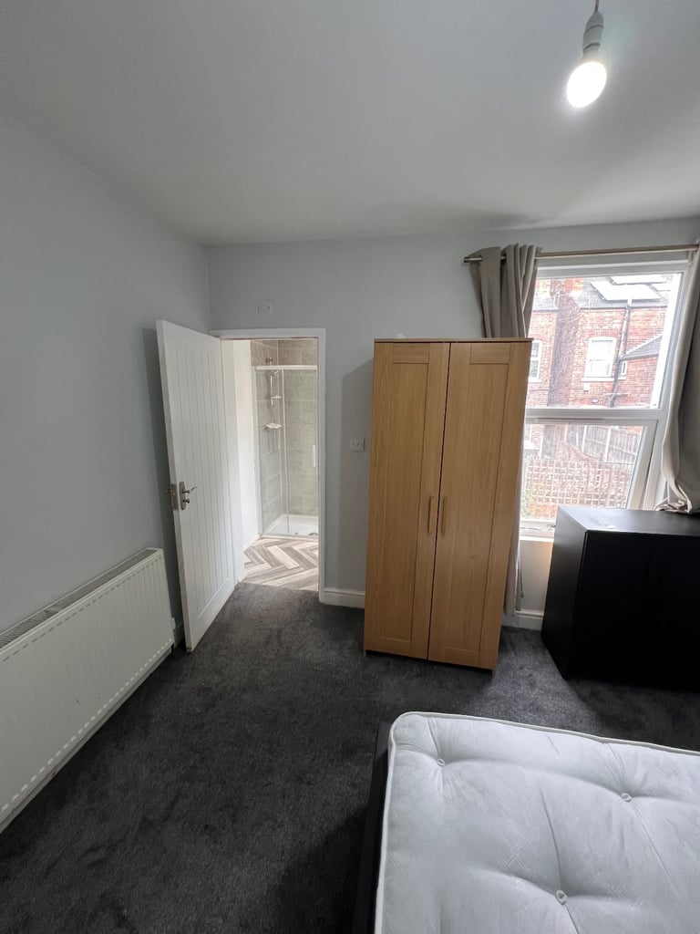 Double ensuite room available all bills including 